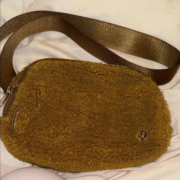 Lululemon Sherpa waist bag fanny pack - Picture 1 of 4